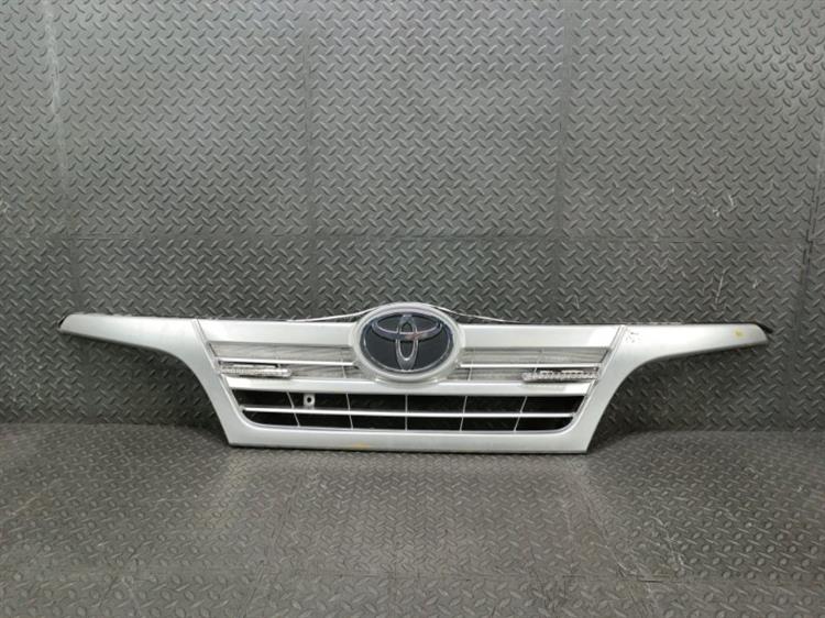 Решетка радиатора Тойота Тойоайс в Бахчисарае 440640